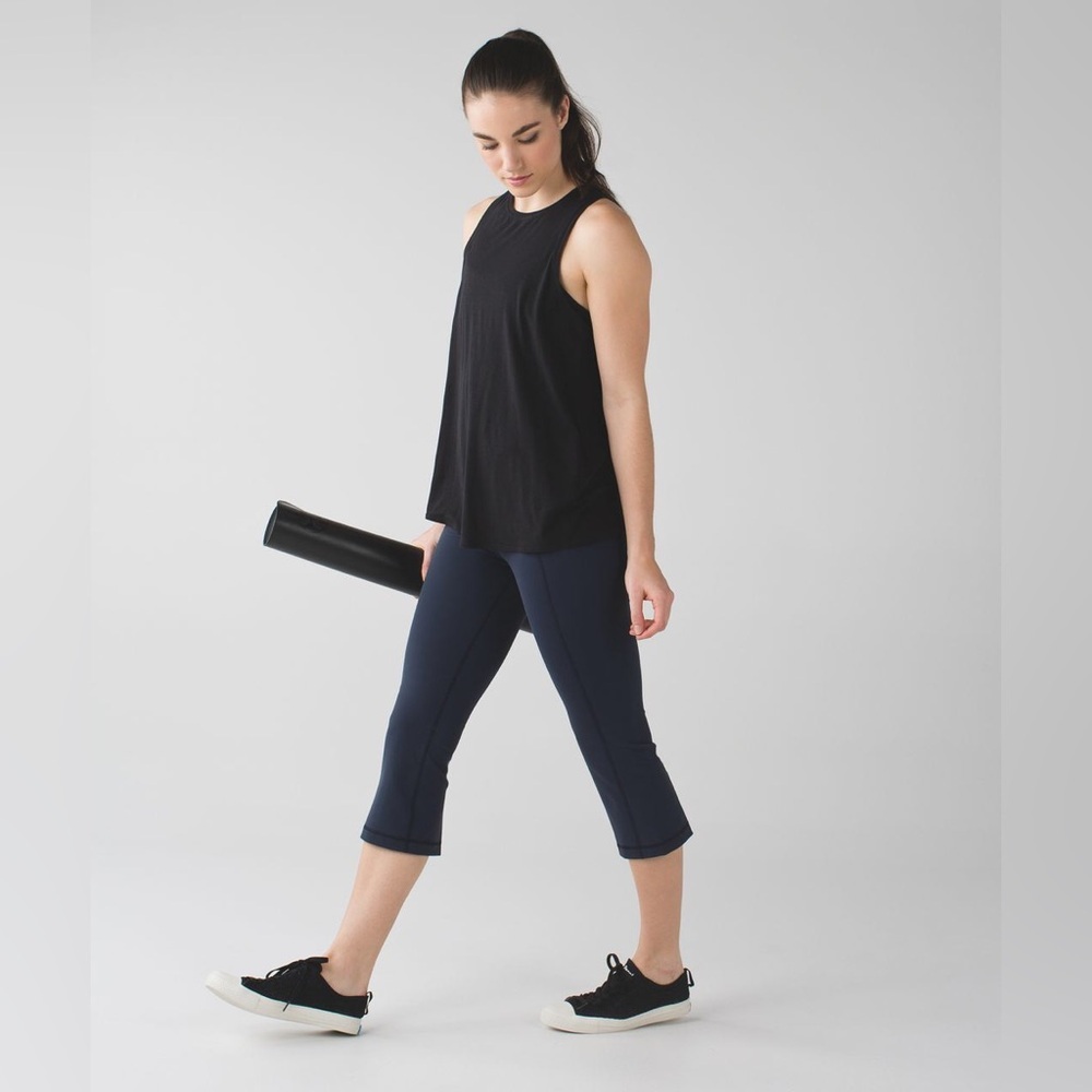 Lululemon Gather & Crow Crop II Full-On Luon in Inkwell / Space Dye Twist Size 4